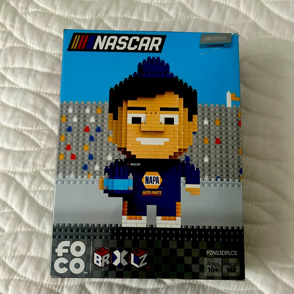Brand New 💙Chase Elliott 💛 Buildable Figurine